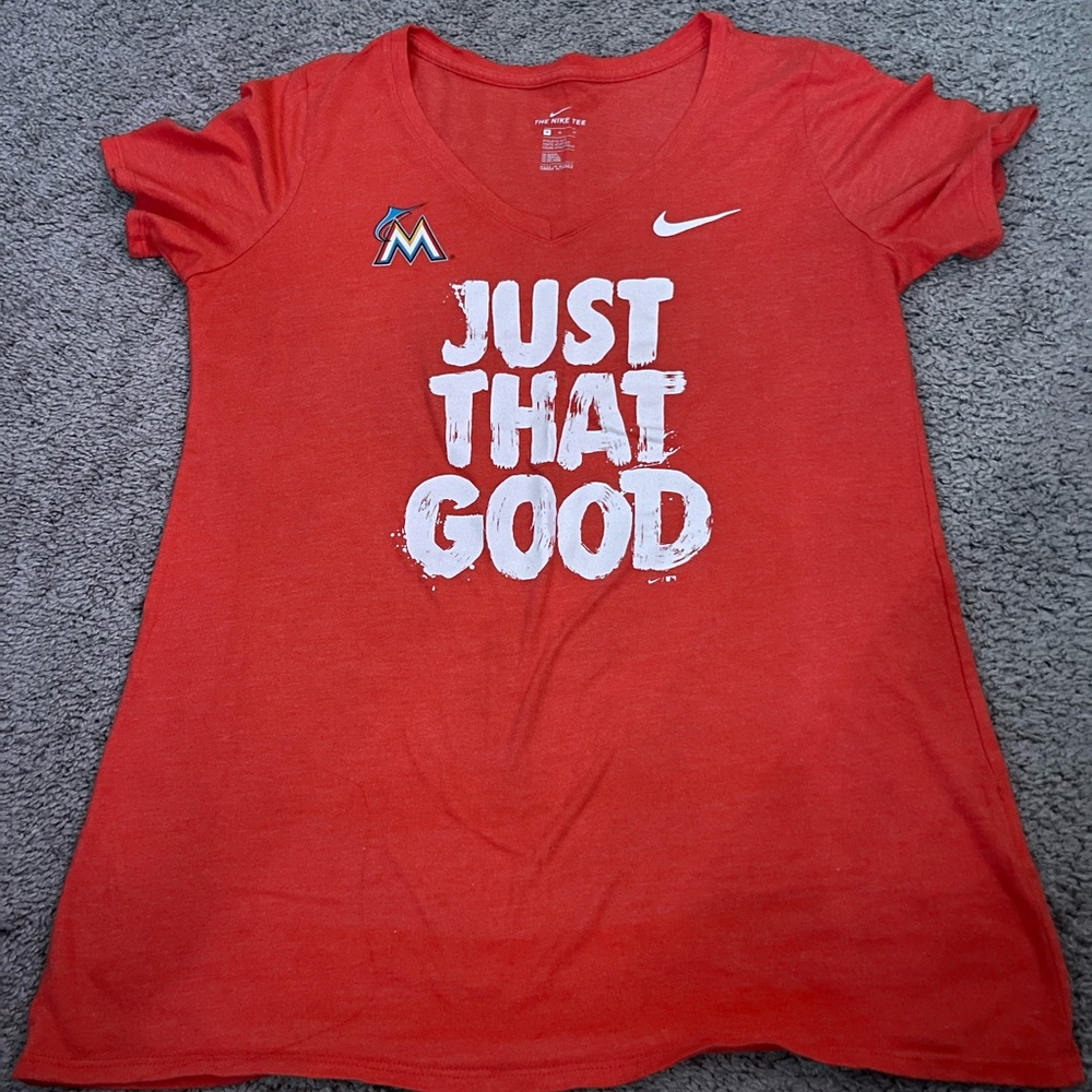 nike t-shirt